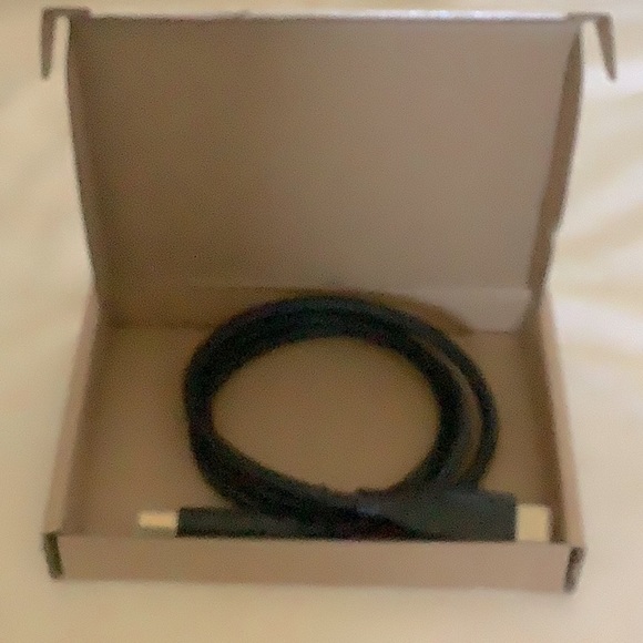 Amazon Basics Display Port to HDMI Display Cable 3’ long NWOT - Picture 3 of 4